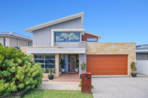 Modern Executive Ocean View Oasis Shell Cove Mansion 5 Minutes to Beach Sleeps 16
